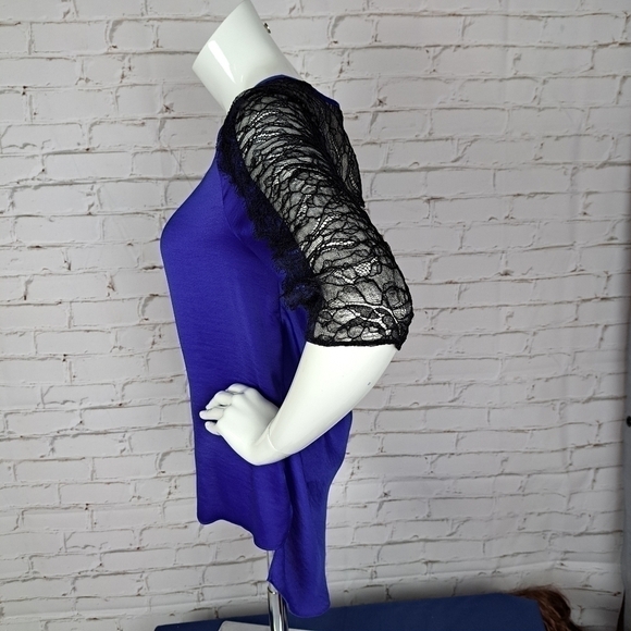 BCBGMAXAZRIA Blue Royal lace Top - Picture 4 of 11